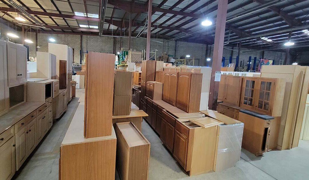 Save 25% on Kitchen Cabinets at the reuse warehouse!