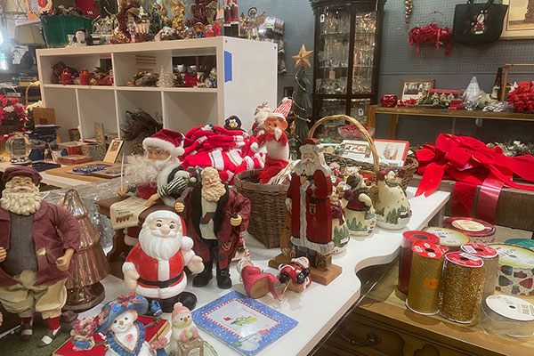 secondhand holiday decor